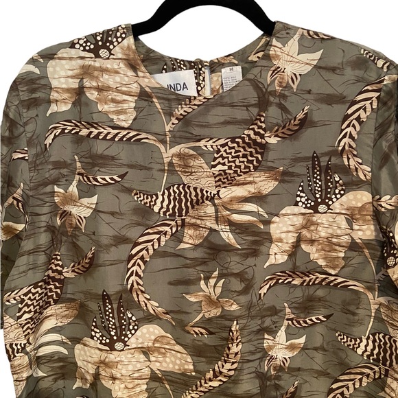 Vintage Galinda Wang 100% Silk Top Shirt Blouse Womens Medium Tropical Floral - Picture 9 of 9